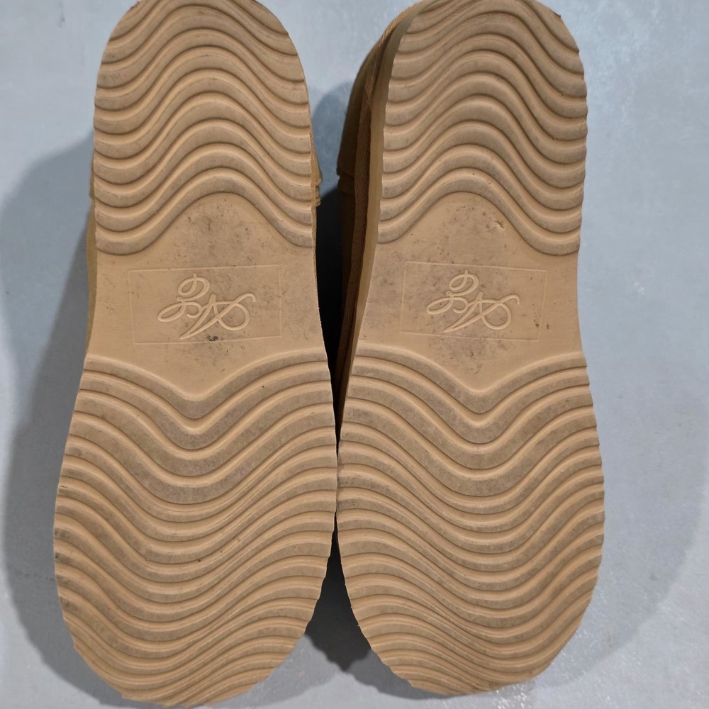 American Eagle "Hangout Booties" Tan Sherpa Fur Women's 7.5 - Picture 9 of 10